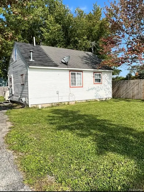 2221 Salt Street, Saginaw MI 48602 1267 photo 1