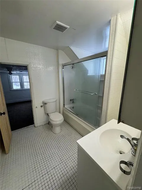 3137 S Washington Avenue, Saginaw MI 48601 4356 photo 4