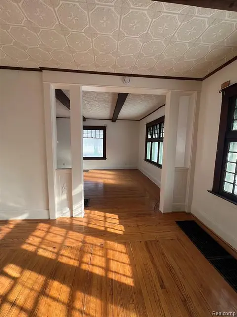 3137 S Washington Avenue, Saginaw MI 48601 4356 photo 5