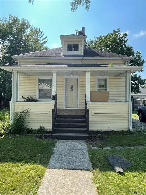 2021 Benjamin Street, Saginaw MI 48602 5606 photo 1
