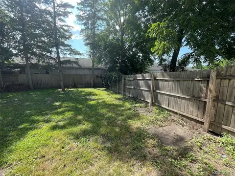 2021 Benjamin Street, Saginaw MI 48602 5606 photo 2