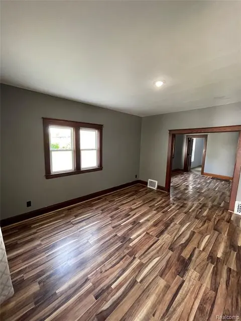 2021 Benjamin Street, Saginaw MI 48602 5606 photo 4