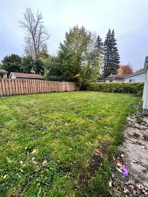 1720 N Oakley Street, Saginaw MI 48602 5365 photo 2