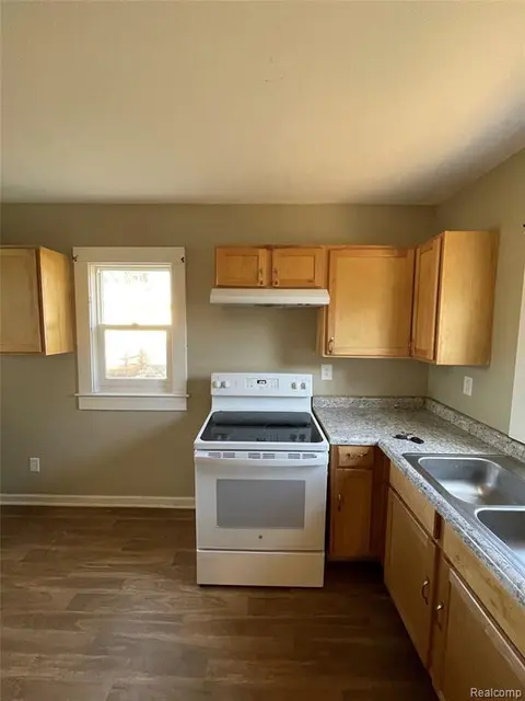 1720 N Oakley Street, Saginaw MI 48602 5365 photo 4