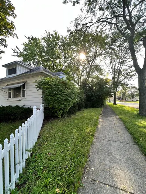 902 N Mason Street, Saginaw MI 48602 4651 photo 2