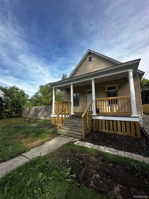 1818 N Woodbridge Street, Saginaw MI 48602 5110 photo 2