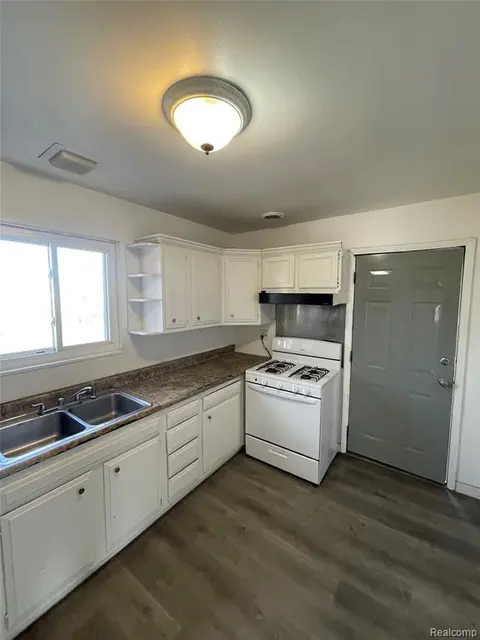 2116 Wood Street, Saginaw MI 48638 6661 photo 4