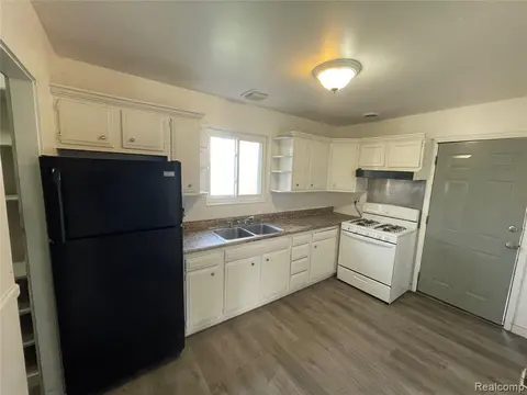 2116 Wood Street, Saginaw MI 48638 6661 photo 5