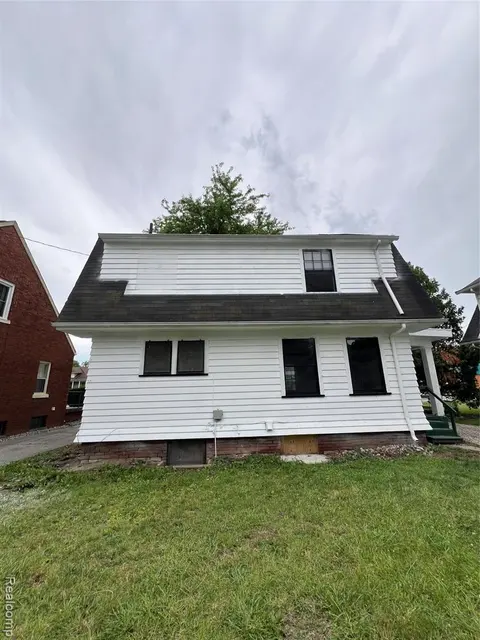 1616 State Street, Saginaw MI 48602 5244 photo 2