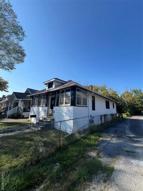2120 W Genesee Avenue, Saginaw MI 48602 4858 photo 2