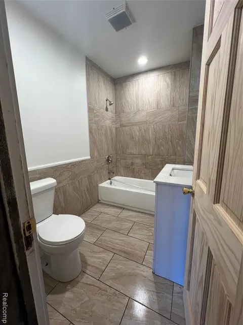 2120 W Genesee Avenue, Saginaw MI 48602 4858 photo 4