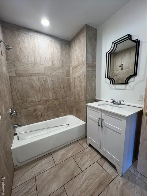 2120 W Genesee Avenue, Saginaw MI 48602 4858 photo 5