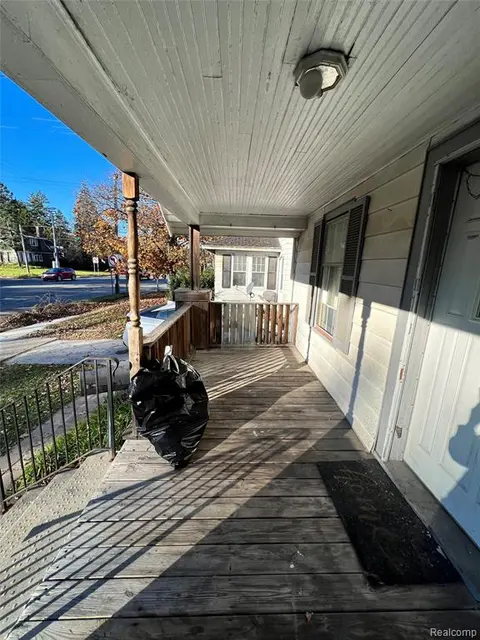 1946 Gratiot Avenue, Saginaw MI 48602 2766 photo 2
