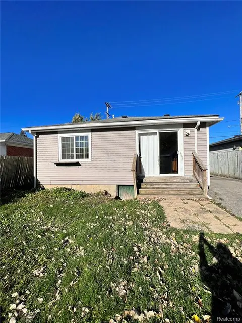 2735 Weiss Street, Saginaw MI 48602 3559 photo 3
