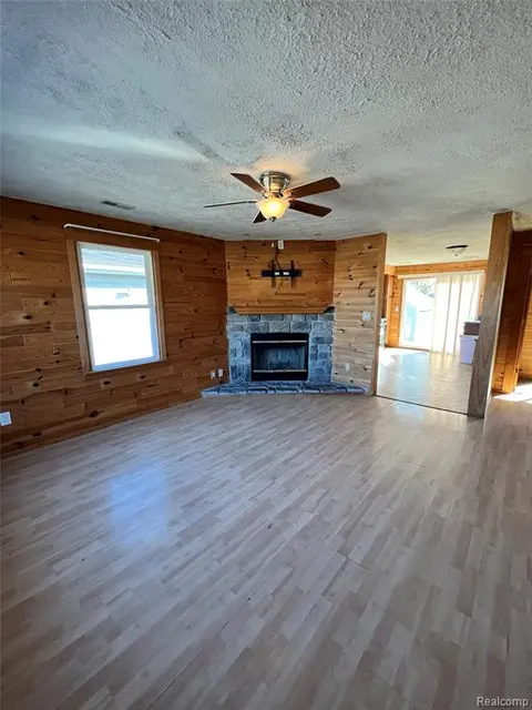 2735 Weiss Street, Saginaw MI 48602 3559 photo 5