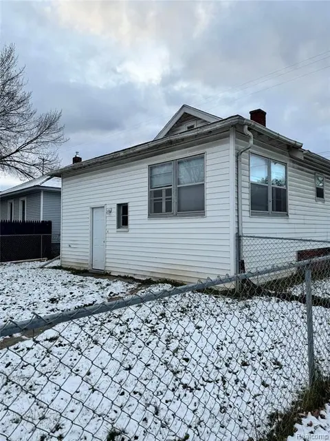 2420 Bay Street, Saginaw MI 48602 3826 photo 2