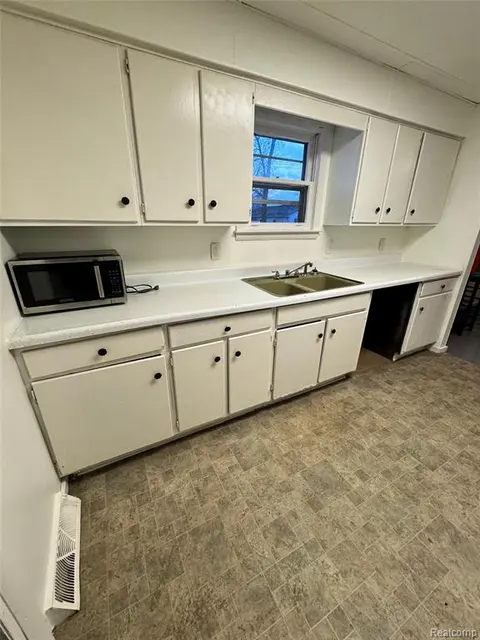 2420 Bay Street, Saginaw MI 48602 3826 photo 5
