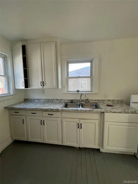 2272 Avon Street, Saginaw MI 48602 3812 photo 4