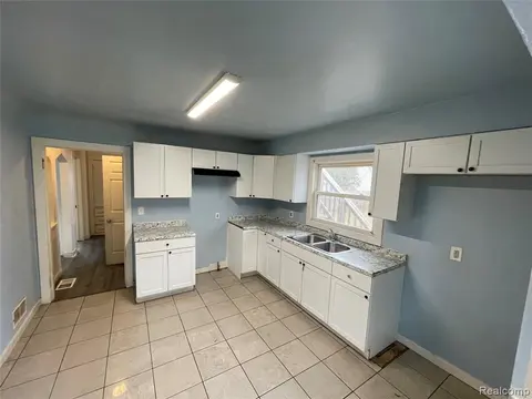 516 S Wheeler Street, Saginaw MI 48602 1750 photo 3