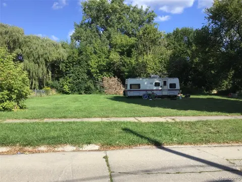 2420 Lynnwood Avenue, Saginaw MI 48601 3667 photo 1