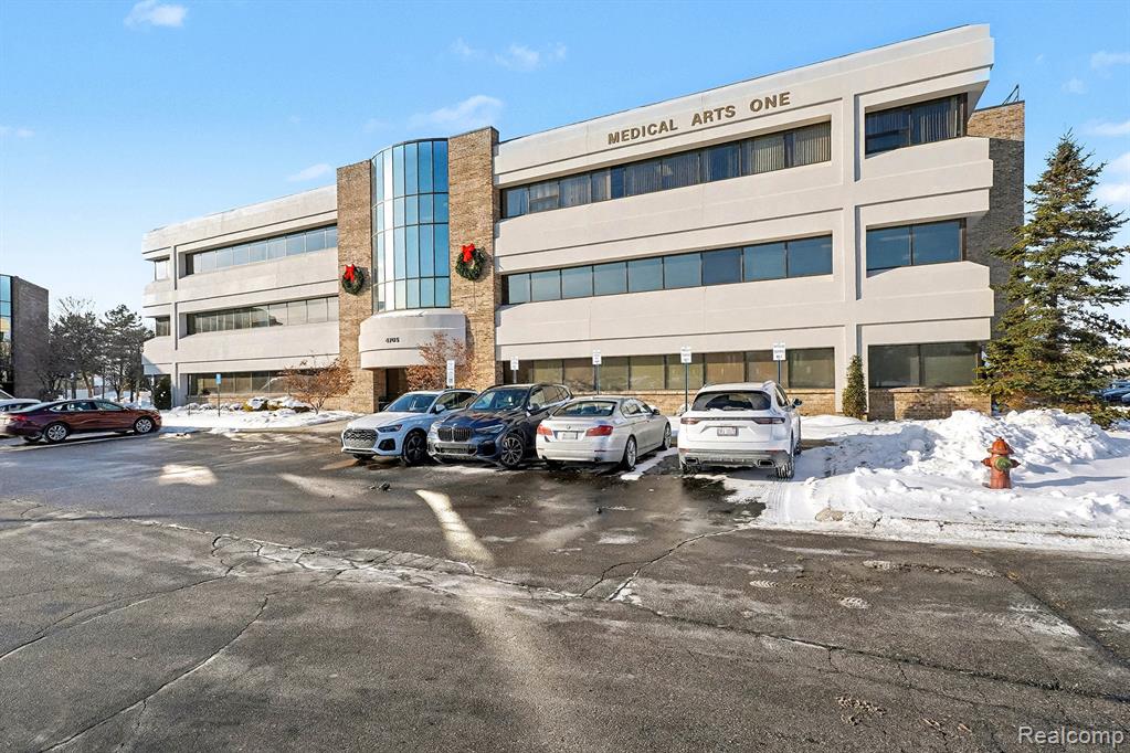 4705 Towne Centre Road, Saginaw MI 48604 2821 photo 1