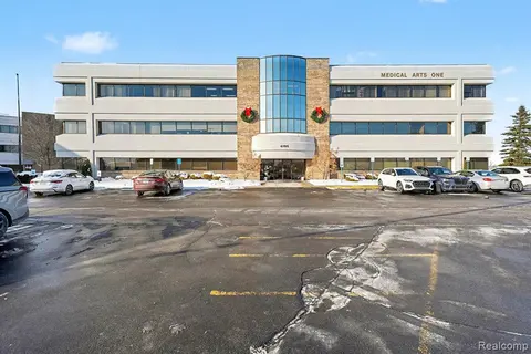 4705 Towne Centre Road, Saginaw MI 48604 2821 photo 3