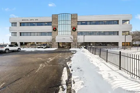 4705 Towne Centre Road, Saginaw MI 48604 2821 photo 4