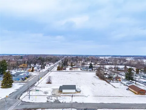 4500 N Michigan Avenue, Saginaw MI 48604 1043 photo 2