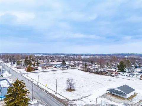 4500 N Michigan Avenue, Saginaw MI 48604 1043 photo 3