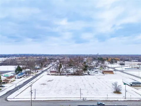 4500 N Michigan Avenue, Saginaw MI 48604 1043 photo 4