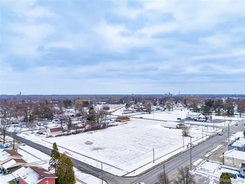 4500 N Michigan Avenue, Saginaw MI 48604 1043 photo 5