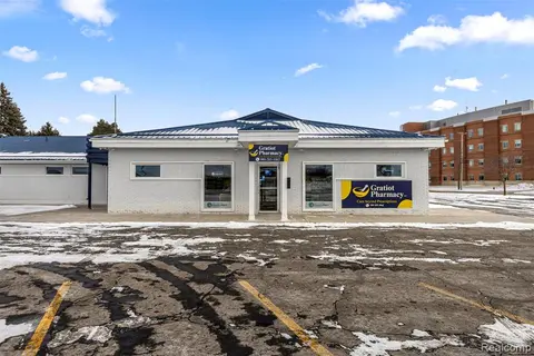 245 E Warwick Drive, Alma MI 48801 1026 photo 3