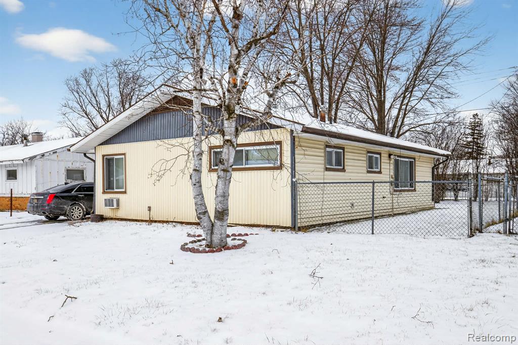 2835 Kensington Drive, Saginaw MI 48601 4568 photo 1