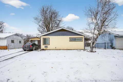 2835 Kensington Drive, Saginaw MI 48601 4568 photo 2