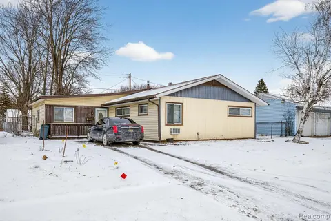 2835 Kensington Drive, Saginaw MI 48601 4568 photo 3