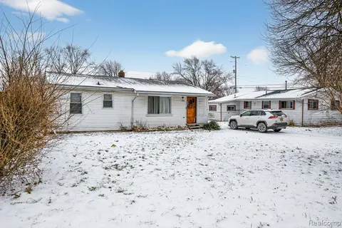 1024 S 24th Street, Saginaw MI 48601 6575 photo 2