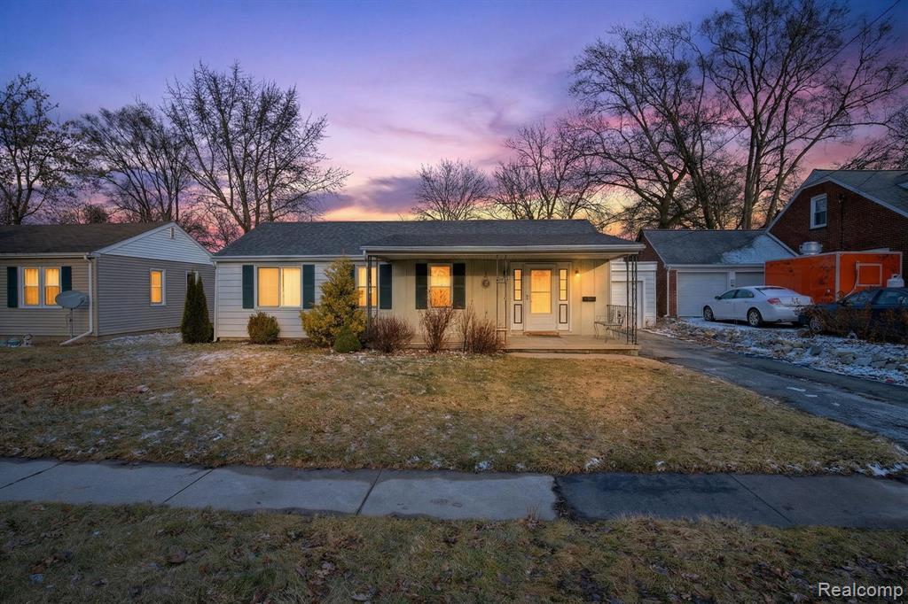 3066 Schaefer Street, Saginaw MI 48604 2465 photo 1