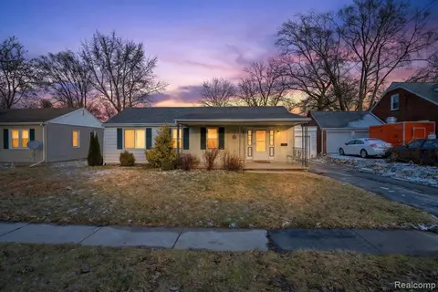 3066 Schaefer Street, Saginaw MI 48604 2465 photo 1