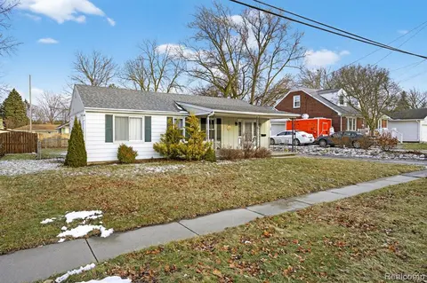 3066 Schaefer Street, Saginaw MI 48604 2465 photo 4