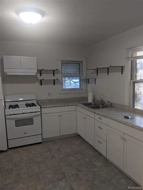 2333 Benjamin Street, Saginaw MI 48602 5703 photo 3