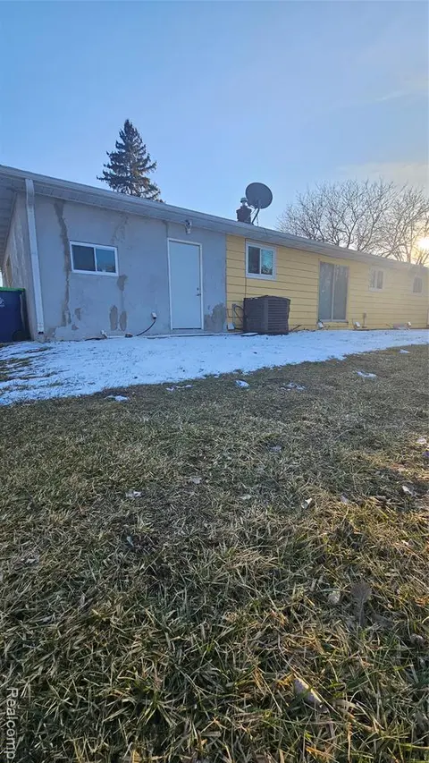 2315 Kansas Avenue, Saginaw MI 48601 5532 photo 2