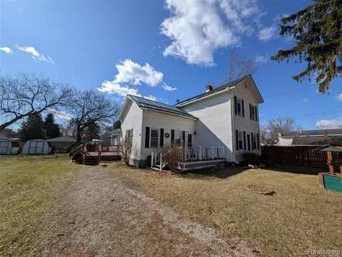 10611 W Saint Charles Road, Sumner MI 48889 8750 photo 2