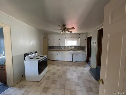 10611 W Saint Charles Road, Sumner MI 48889 8750 photo 3