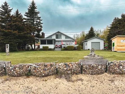 2109 S Lakeshore Road, Harbor Beach MI 48441 7943 photo 2