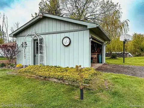 2109 S Lakeshore Road, Harbor Beach MI 48441 7943 photo 4