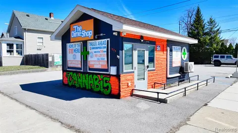 1525 Broadway Street, Bay City MI 48708 8536 photo 2