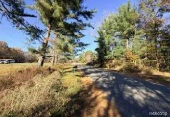 13620 East Road, Montrose MI 48457 9338 photo 3