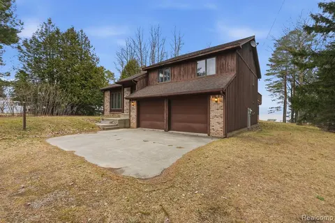 5436 N Lakeshore Road, Deckerville MI 48427 9629 photo 4