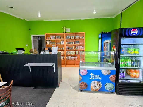 8010 Dixie Highway, Birch Run MI 48415 9003 photo 2