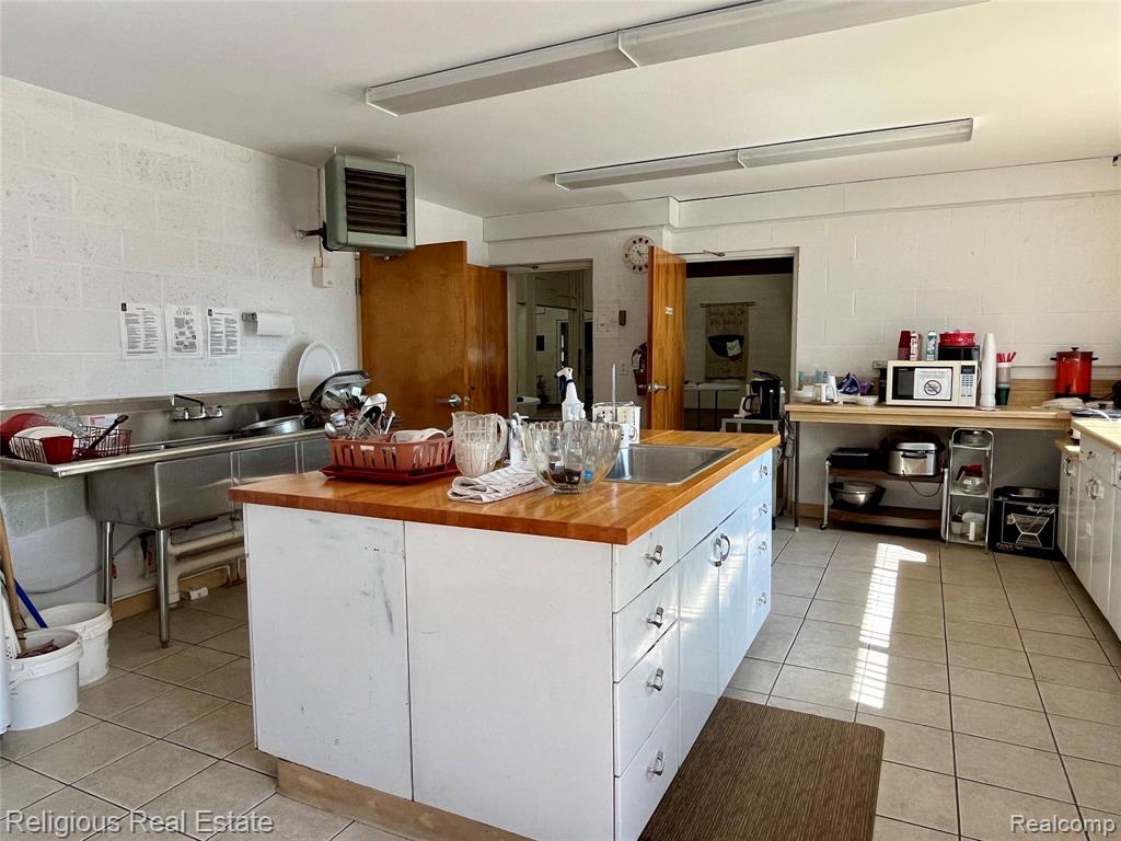 1717 E Sugnet Road, Midland MI 48642 3827 photo 1